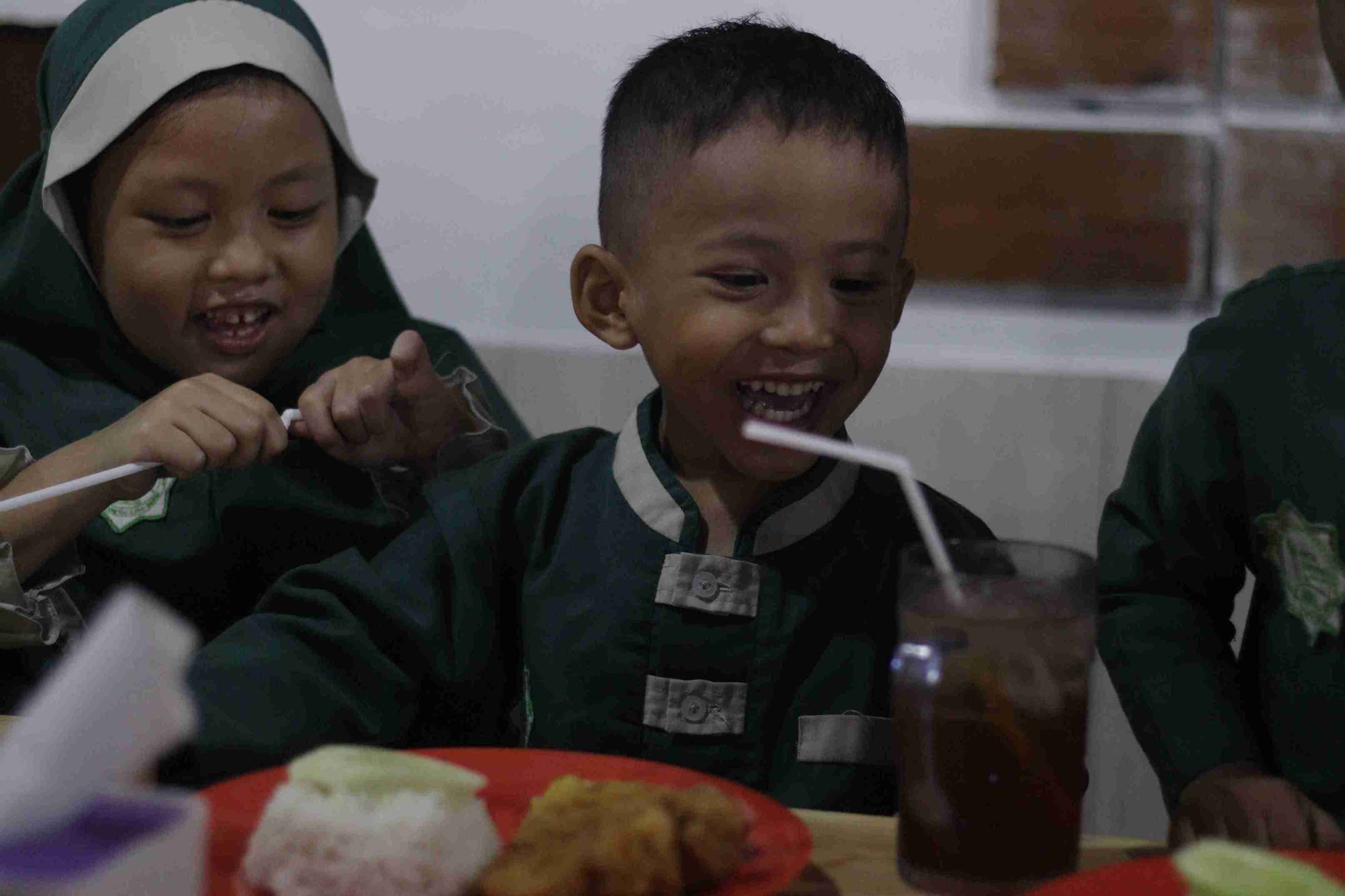 Foto Dokumentasi Anak Yatim